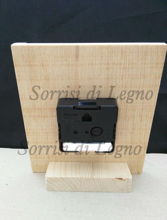 Orologio Da Tavolo Con Base In Legno Naturale Sorrisi Di Legno